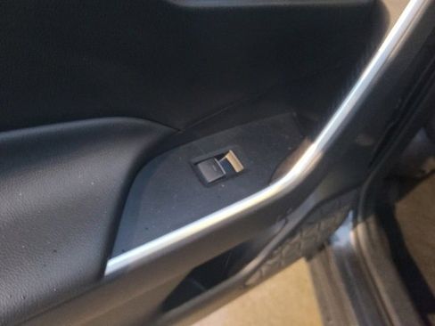 Used 2022 Toyota RAV4 XLE image 15