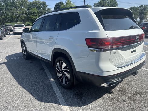 Used 2024 Volkswagen Atlas SE AWD/4WD image 6