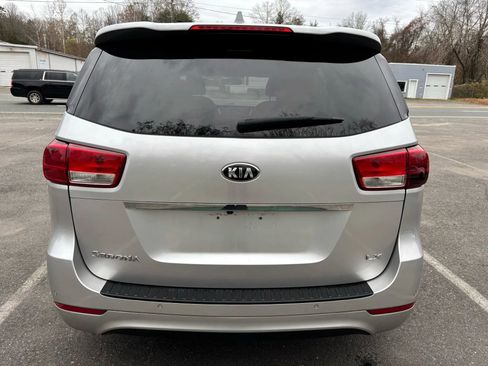 Used 2017 Kia Sedona LX w/ LX Essentials Premium Package image 8