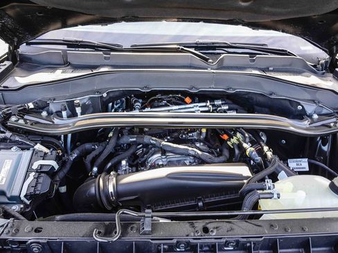 Used 2025 Ford Explorer ST-Line w/ Premium Package image 27