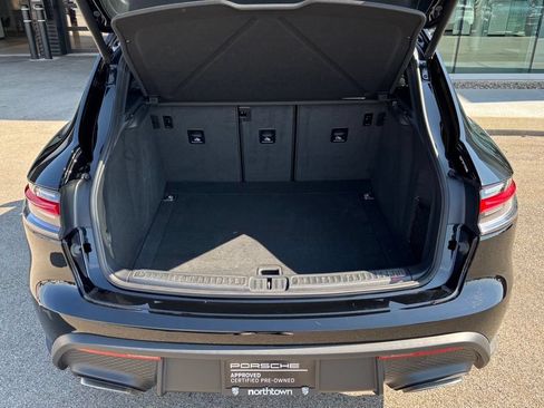 Certified 2026 Porsche Macan AWD/4WD image 10