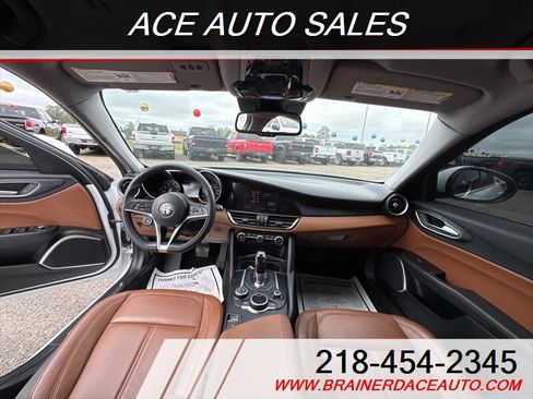 Used 2019 Alfa Romeo Giulia image 8