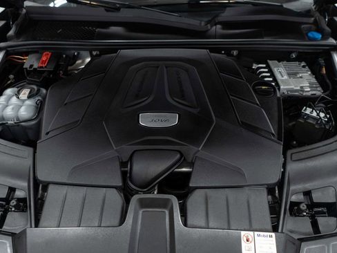 Used 2023 Porsche Cayenne Platinum Edition image 42