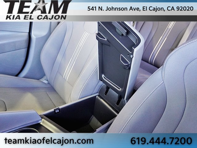 Used 2024 Hyundai Elantra SEL FWD image 32