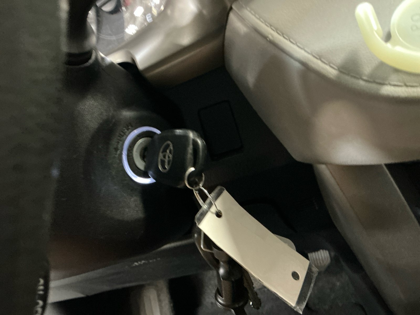Used 2015 Toyota RAV4 LE AWD/4WD image 30