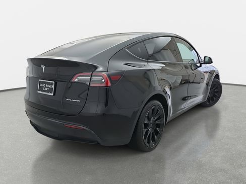 Used 2022 Tesla Model Y Long Range image 5