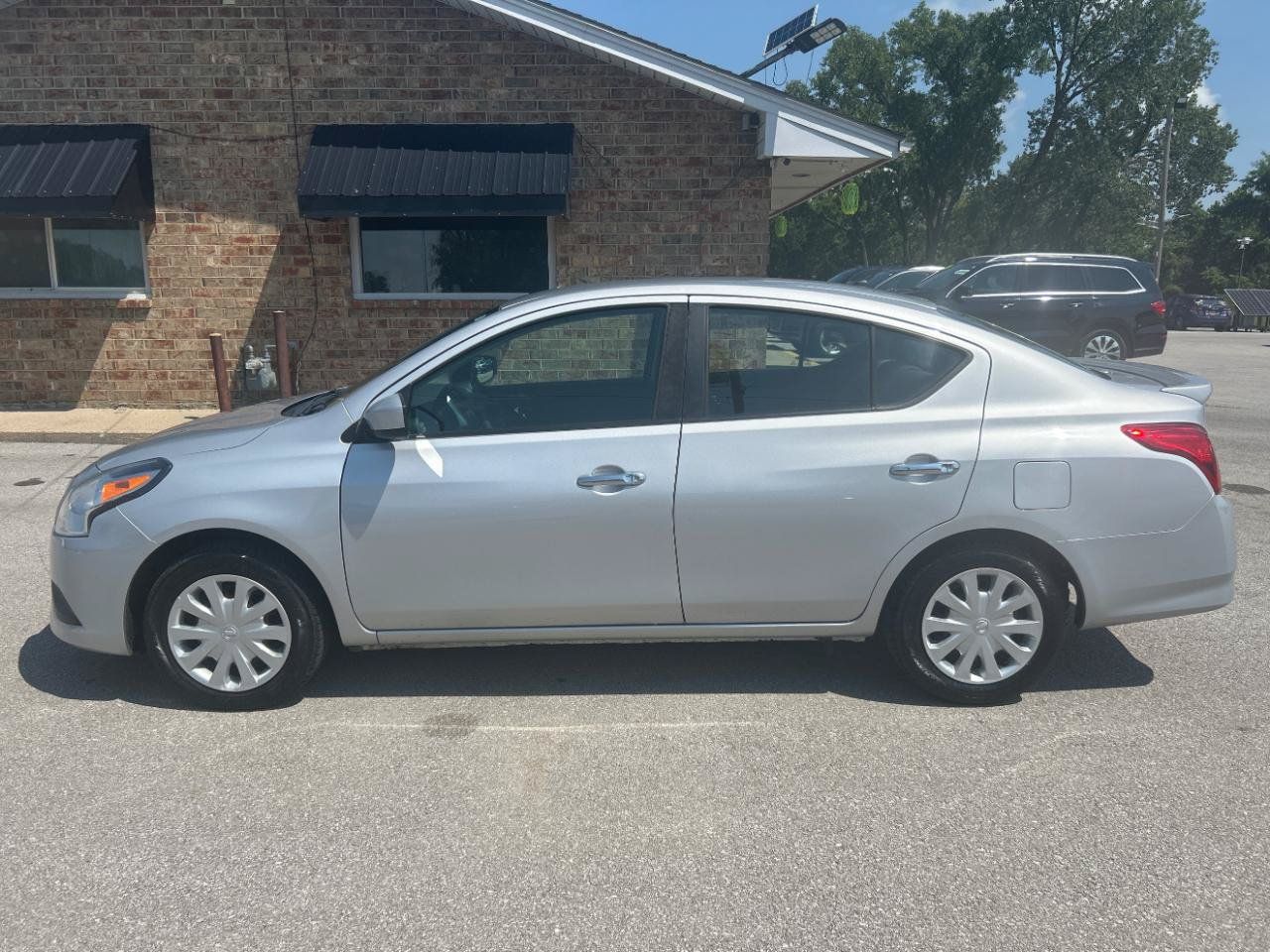 Used 2019 Nissan Versa SV FWD image 10