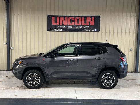 Used 2024 Jeep Compass Trailhawk image 2