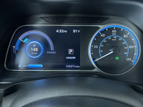 Certified 2025 Nissan Leaf S FWD image 17