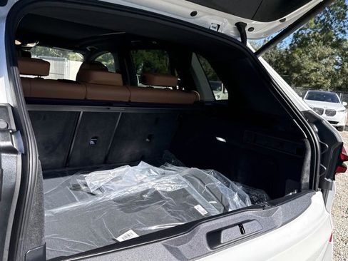 New 2026 BMW X5 M60i image 11