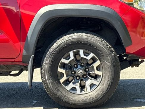 Used 2019 Toyota Tacoma TRD Off-Road AWD/4WD image 8