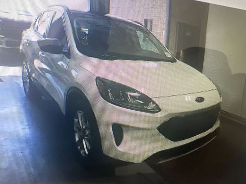 Used 2022 Ford Escape SE w/ Convenience Package FWD image 6