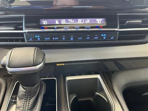 Used 2022 Toyota Sienna Platinum image 19