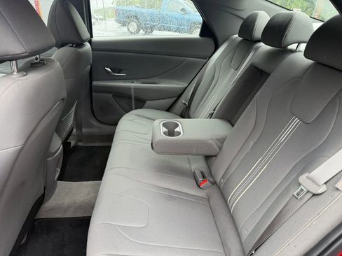 Used 2025 Hyundai Elantra SEL FWD image 9