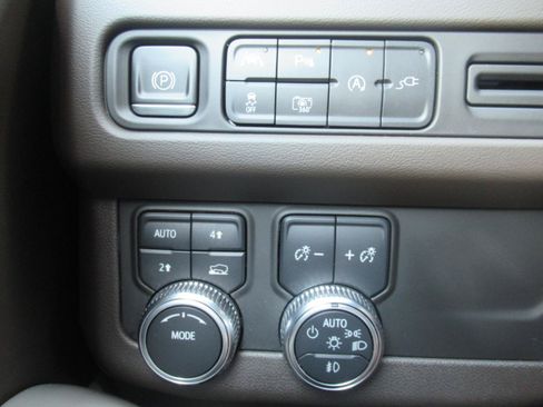 Used 2022 GMC Yukon XL SLT w/ SLT Premium Package AWD/4WD image 22