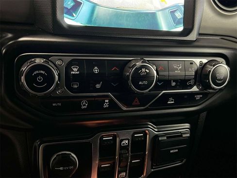 Used 2021 Jeep Gladiator Willys image 28