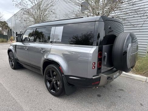 Used 2024 Land Rover Defender 130 X-Dynamic SE image 3