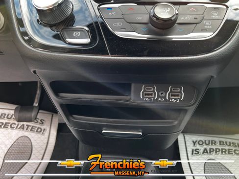 Used 2025 Chrysler Pacifica Select FWD image 22