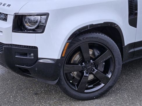 New 2026 Land Rover Defender 110 X-Dynamic SE image 6