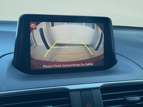Used 2018 MAZDA MAZDA3 Touring FWD image 15