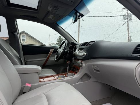 Used 2009 Toyota Highlander Limited AWD/4WD image 17