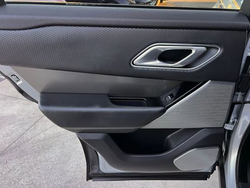 Used 2018 Land Rover Range Rover Velar S image 22