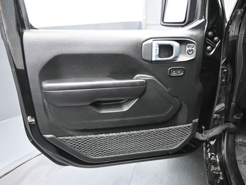 Used 2021 Jeep Gladiator Sport image 10