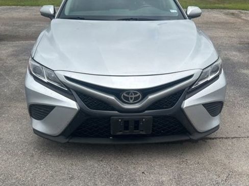 Used 2021 Toyota Camry SE FWD image 2