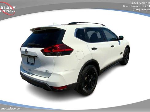 Used 2017 Nissan Rogue SV FWD image 5