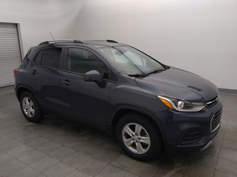 Used 2021 Chevrolet Trax LT w/ LT Convenience Package FWD image 11