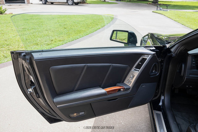 Used 2006 Cadillac XLR RWD image 32