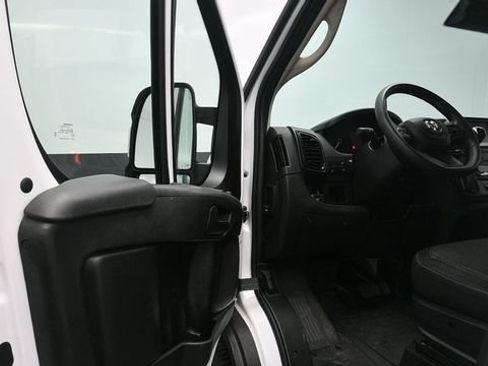 Used 2024 RAM ProMaster 2500 w/ Convenience Group FWD image 9