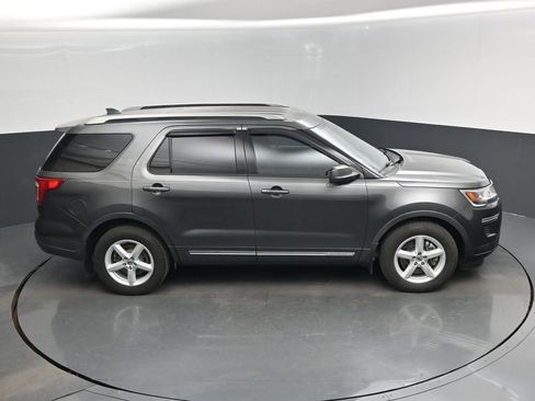 Used 2019 Ford Explorer XLT FWD image 13