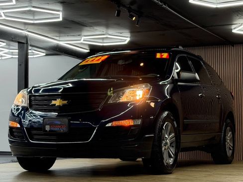 Used 2017 Chevrolet Traverse LS FWD image 1