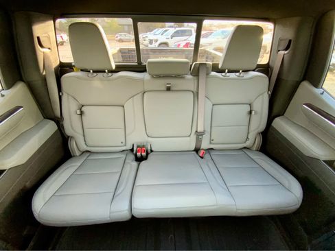 New 2026 GMC Sierra 1500 SLT image 31