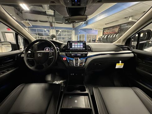 New 2026 Honda Odyssey Touring image 22