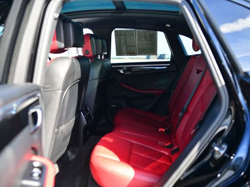 Used 2018 Porsche Macan S image 16