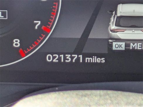 Used 2024 Mitsubishi Outlander FWD image 35
