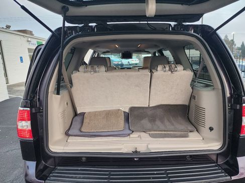 Used 2007 Lincoln Navigator Ultimate image 11