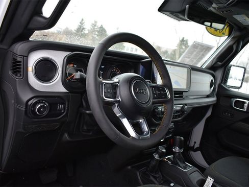 Certified 2024 Jeep Wrangler Sahara w/ Technology Group image 10