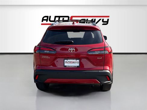 Used 2024 Toyota Corolla Cross XLE image 6