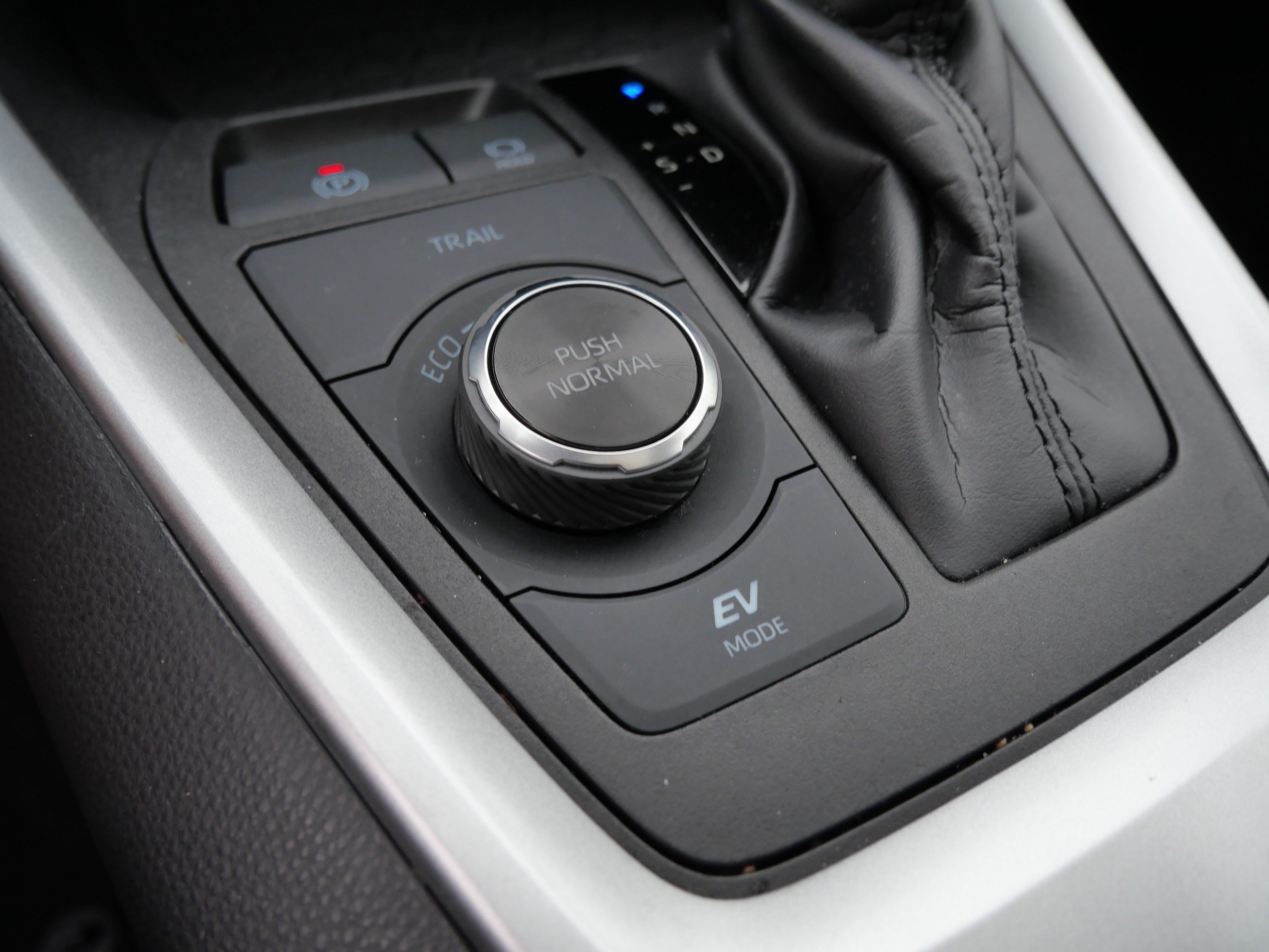 Certified 2023 Toyota RAV4 XLE Premium AWD/4WD image 33