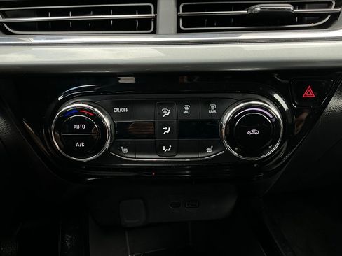 Used 2025 Chevrolet Trax LT w/ LT Convenience Package image 25