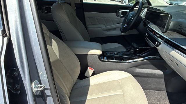Used 2025 Kia Sorento SX FWD image 10