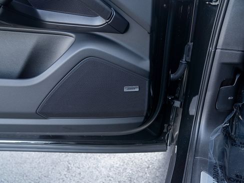 Certified 2025 Porsche Cayenne AWD/4WD image 19