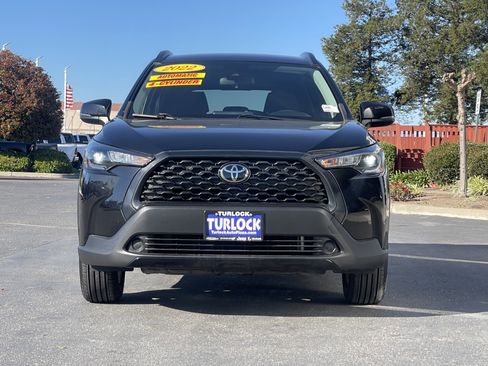 Used 2022 Toyota Corolla Cross LE image 6