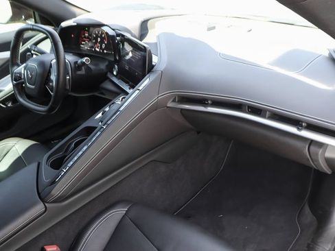 Used 2022 Chevrolet Corvette Stingray Preferred Cpe w/ Z51 Performance Package RWD image 36