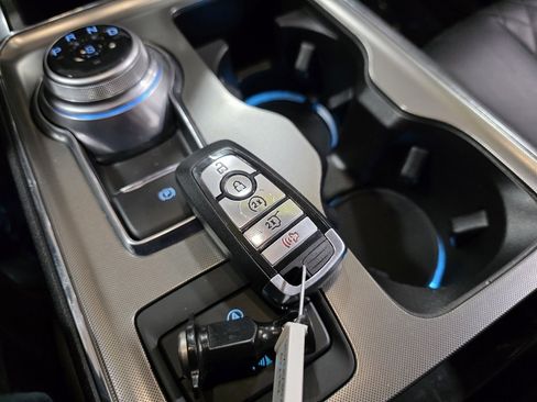 Used 2023 Ford Edge Titanium image 24