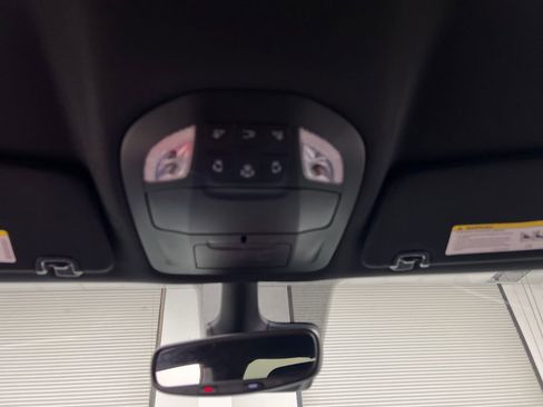 Used 2025 Chrysler Pacifica Select FWD image 64