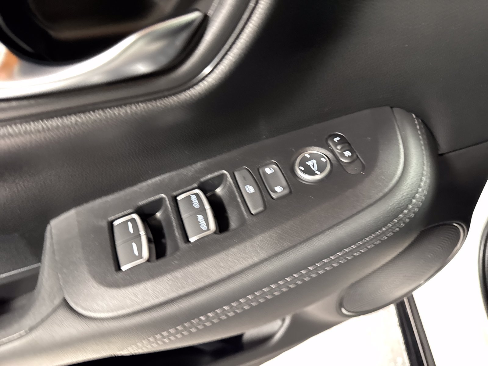 Used 2026 Honda HR-V EX-L image 12